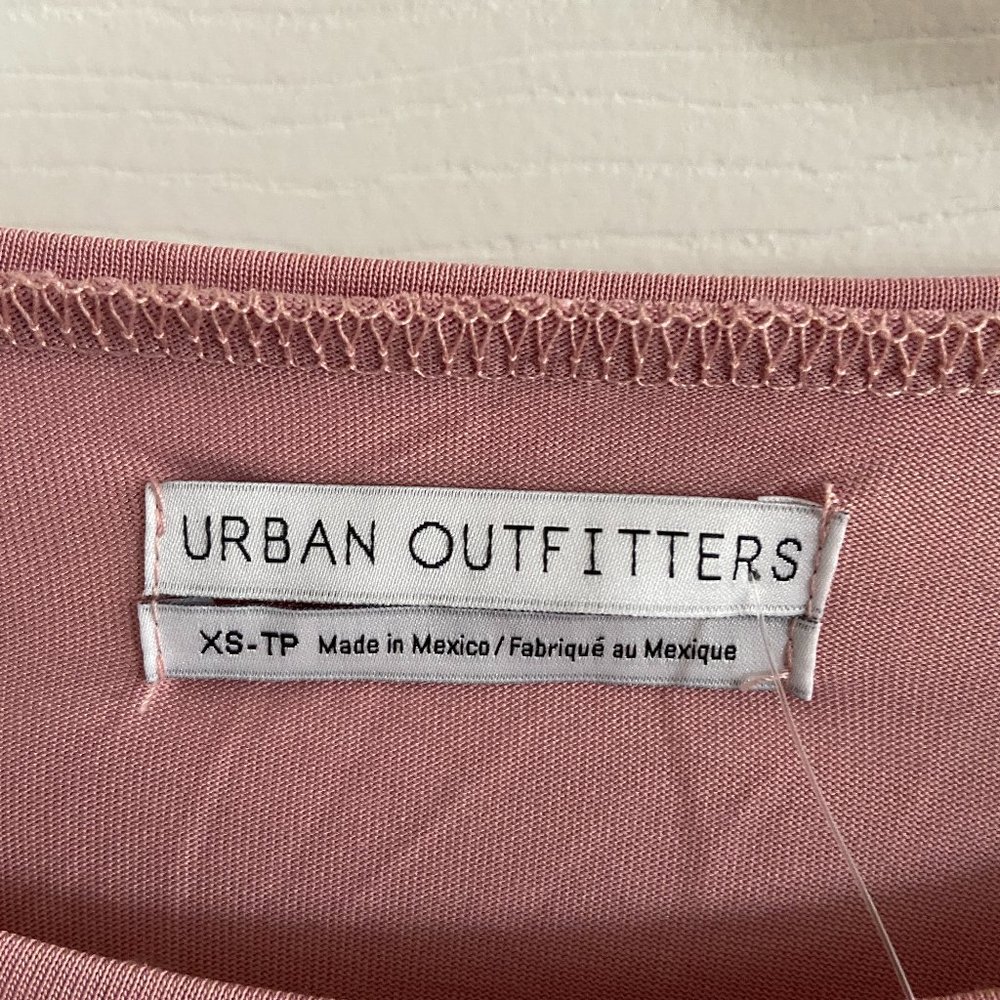 URBAN OUTFITTER CROPPED TEE - XS PINK NEW WITH TAG